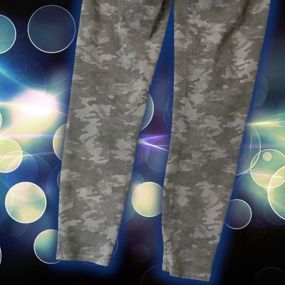 Spanx ‘Ankle Jean-ish Leggings’ in Gray “Stone Wash Camo” Size Medium - Picture 16 of 16